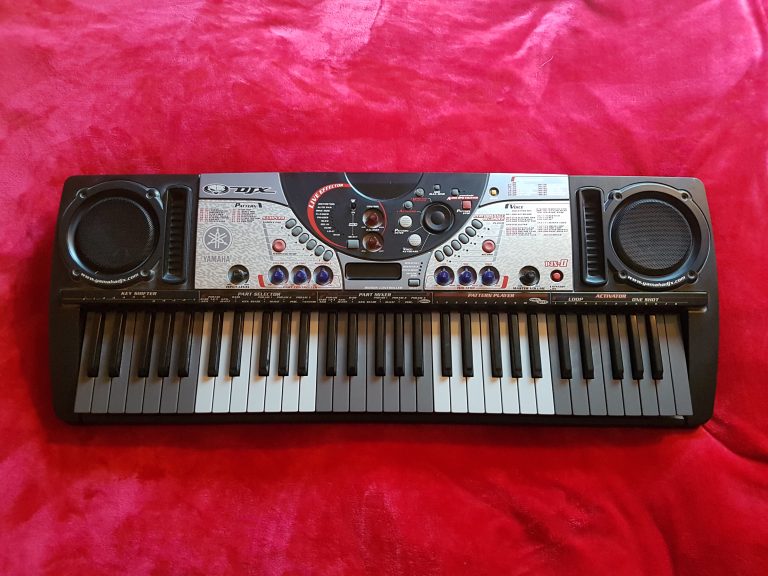 Yamaha DJX-II Techno Keyboard